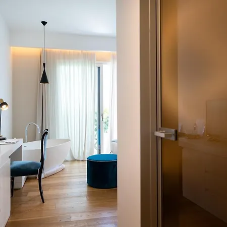 Unico Boutique D'arte Hotell 4*